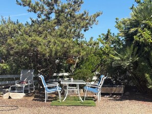 Outdoor dining - House SFR  2-bedroom 2 Bath Free Parking Great Price and Location (San Diego)