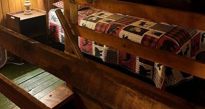 Quaint Cabin Rental in Pennsylvania for Cozy Family Getaways to Cook Forest