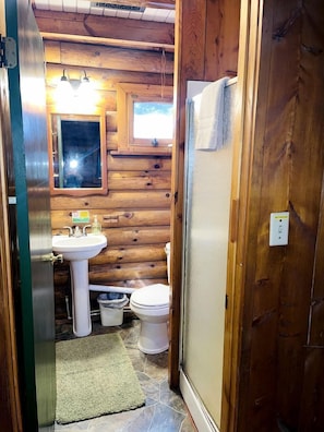 Toilet paper - Quaint Cabin Rental in Pennsylvania for Cozy Family Getaways to Cook Forest (Clarington)