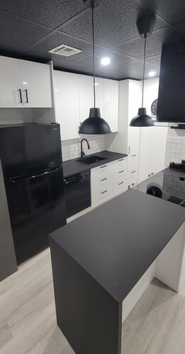 Gorgeous 1-bedroom condo in friendly Hackensack near Metlife Stadium