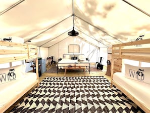 Room - Charming Secluded Tented Cabin in Sarasota, Florida (Sarasota)
