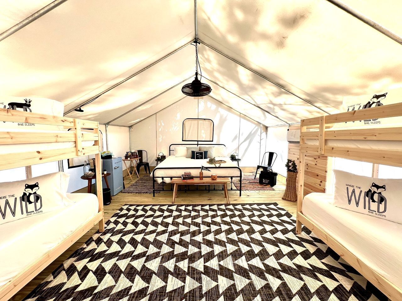 1 bedroom, desk, WiFi, bed sheets
