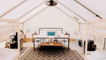 1 bedroom, desk, WiFi, bed sheets
