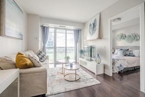 Luxury-Apartment, Balkon, Stadtblick | Wohnbereich