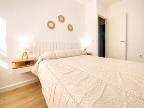 Iron/ironing board, Internet - La Luz de Chipiona by Apartments Time (Chipiona)