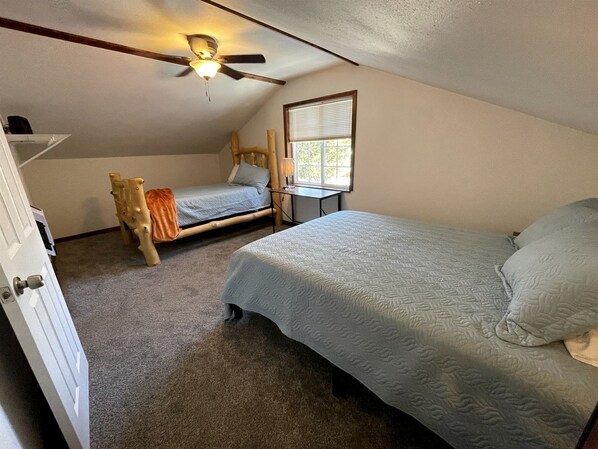 3 Schlafzimmer, Schreibtisch, Bügeleisen/Bügelbrett, WLAN