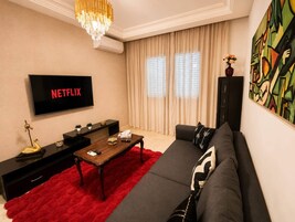 Apartamento, 2 quartos, sacada, vista para o jardim | Sala de estar