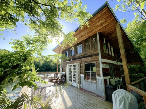 Light-Filled Lakeside Cabin with Private 15-Acre Spring-Fed Lake Near Downtown Excelsior Springs, Missouri