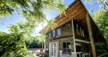 Light-Filled Lakeside Cabin with Private 15-Acre Spring-Fed Lake Near Downtown Excelsior Springs, Missouri