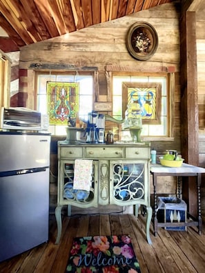 Coffee/tea maker, oven, cookware/dishes/utensils, dining table