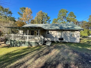 Exterior - Spacious Waterfront Cabin Overlooking Private Pond near Zwolle, Louisiana (Zwolle)