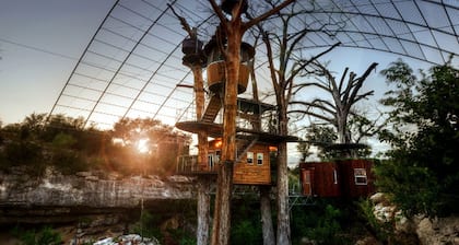 Astonishing Family-Friendly Tree House near Austin, Texas