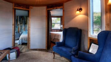 1 bedroom, bed sheets