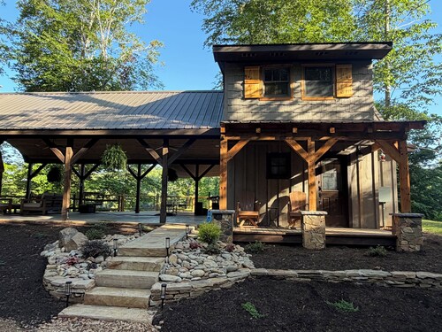 Riverbend Barndominium and Guesthouse Cottage