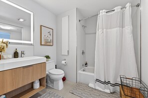 Bathroom - 2-bedroom LUX Apt in Seaport next to Convention Center (Boston)