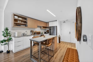 Private kitchen - 2-bedroom LUX Apt in Seaport next to Convention Center (Boston)
