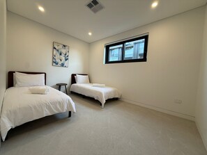 2 bedrooms, iron/ironing board, Internet, bed sheets - The Alpine Collective - Snowgum (Jindabyne)