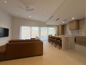 Smart TV - The Alpine Collective - Summit (Jindabyne)