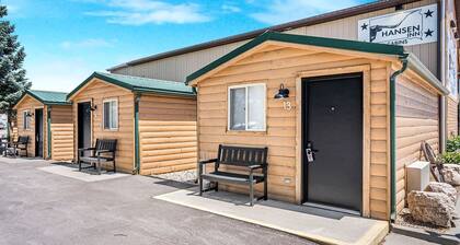 Cozy Upgraded Cabin with Private Outdoor Space Near Wall Drug – Wall, South Dakota
