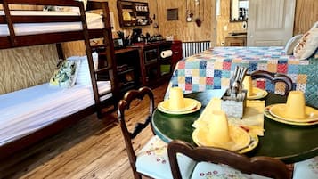 1 quarto, ferros/tábuas de passar roupa, Wi-Fi, roupa de cama