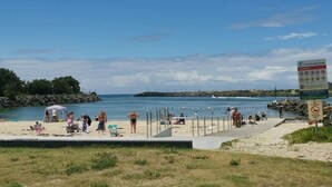 Beach - One Bedroom Blue Horizon close to everything (Tuncurry)