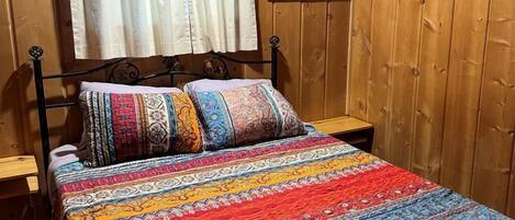 2 bedrooms, desk, iron/ironing board, WiFi