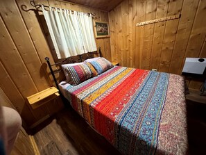 2 Schlafzimmer, Schreibtisch, Bügeleisen/Bügelbrett, WLAN