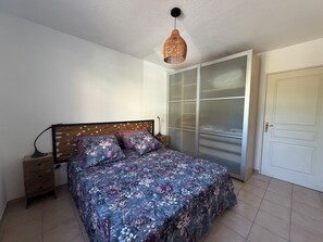 WiFi, bed sheets - Beautiful apartment in Nîmes in a quiet neighborhood with a garden and garage (Nîmes)