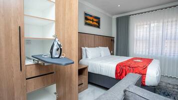 1 chambre, bureau, fer et planche à repasser, Wi-Fi