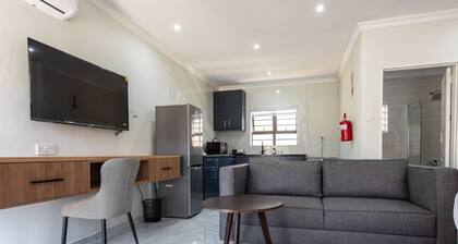Modern Executive Studio, Wi-Fi,Smart TV, Washer-Dryer, Equipped Kitchen, Parking