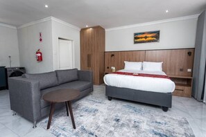 1 habitación, escritorio, tabla de planchar con plancha y wifi 