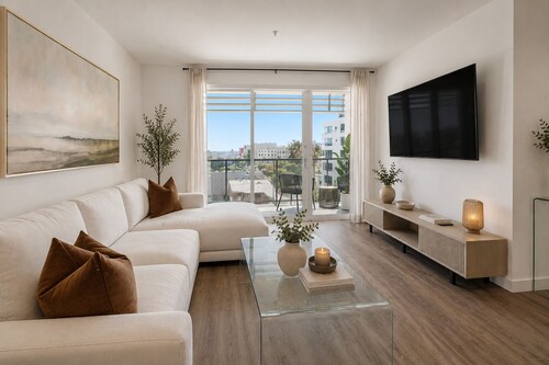 Ocean-View Penthouse near Beach w/ Rooftop Deck & Pool