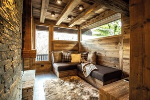 Smart TV, stereo - Chalet Seventy One - Panoramic Villa Retreat (Paquier)