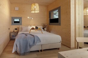 Iron/ironing board, free WiFi, bed sheets - Chalet Northern Lights - Scenic Alpine Retreat (Paquier)