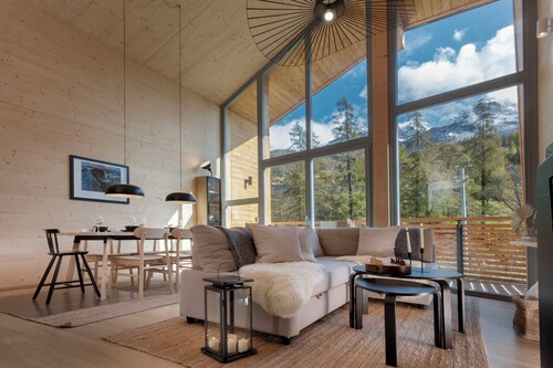Chalet Northern Lights - Scenic Alpine Retreat