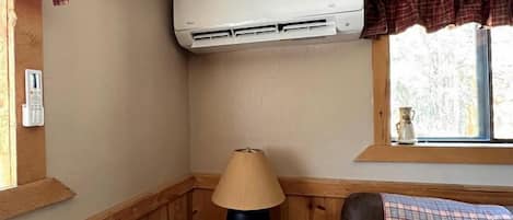 Televisión, chimenea, videojuegos y reproductor de DVD