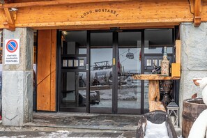 Exterior detail - Front Row - Central Ski-in/Ski-out Apartament (Breuil-Cervinia)