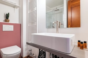 Shower, hair dryer, towels - Casa Lobita – Panoramic Balcony Walk to Gondola (Breuil-Cervinia)
