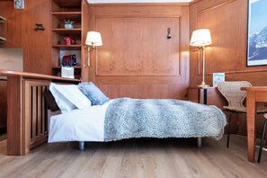 Iron/ironing board, free WiFi, bed sheets - Casa Lobita – Panoramic Balcony Walk to Gondola (Breuil-Cervinia)