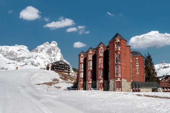 Exterior - Casa Lobita – Panoramic Balcony Walk to Gondola (Breuil-Cervinia)