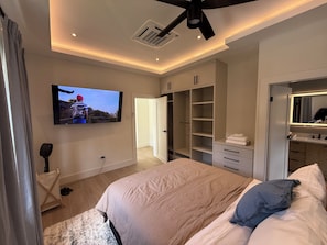 5 Schlafzimmer, Schreibtisch, Bügeleisen/Bügelbrett, kostenloses WLAN