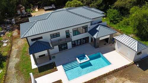 New 5-BR Private Villa • Pool • Jacuzzi • Cinema • Gym • Beach • Billiards • PS5