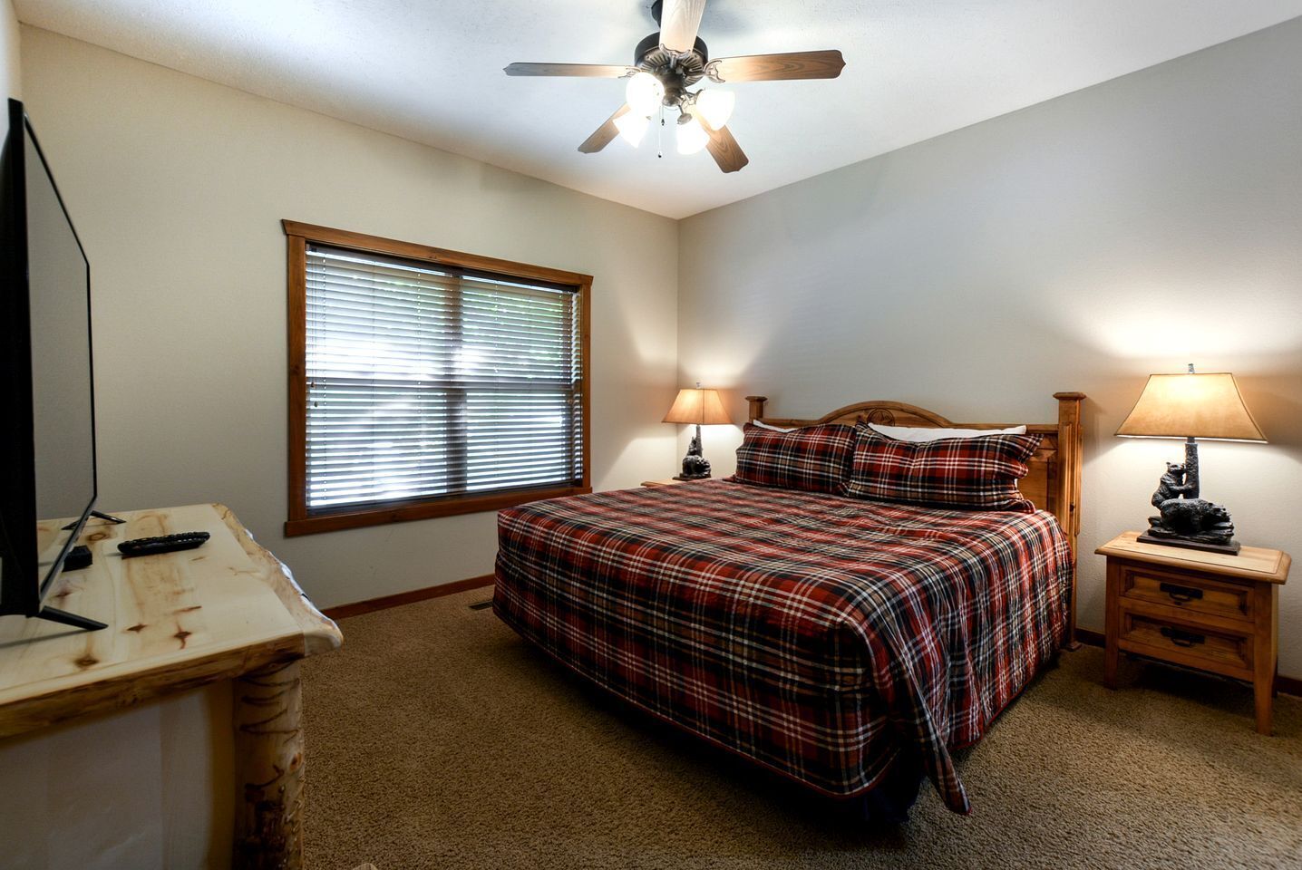 6 bedrooms, desk, iron/ironing board, WiFi
