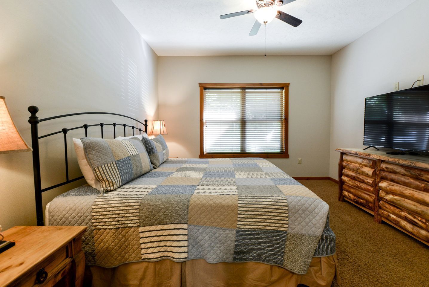 6 bedrooms, desk, iron/ironing board, WiFi