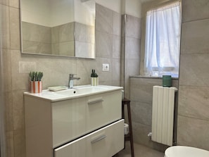 Shower, hair dryer, bidet, towels - Casa Nadina Giardino privato vicino Torre di Pisa (Pisa)