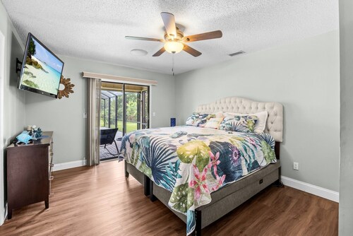 Lakewood Park Golf View Home w Pool & Lanai