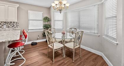 Lakewood Park Golf View Home w Pool & Lanai