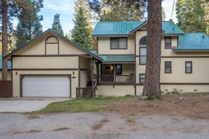 Exterior - Fish Camp Creek, Only 2 miles to Yosemite!-Hot Tub (Fish Camp)