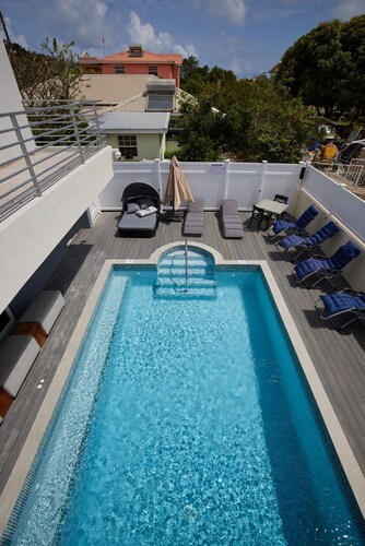 Horizon- 6BR Gated Villa Near Beach w Pool