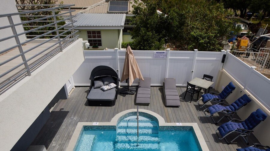 Horizon- 6BR Gated Villa Near Beach w Pool